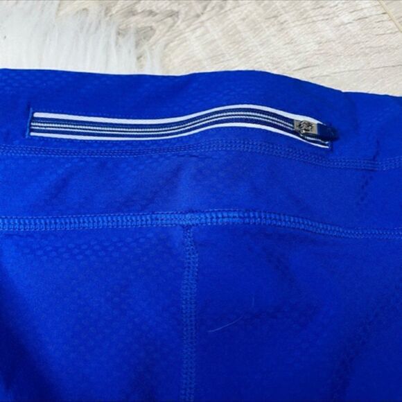 Athleta Dobby Be Free Capri pocket cropped Leggings - Picture 8 of 10